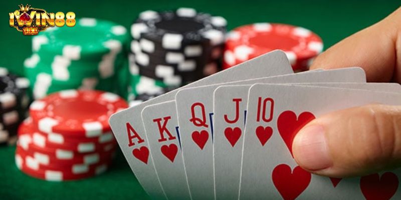 Cách chơi poker tournament có nhiều giai đoạn khác nhau